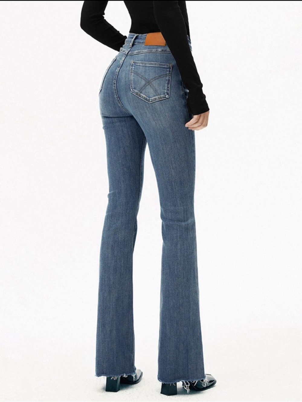 Commense High-Waist Curvy-Hip Bootcut Jeans- XS